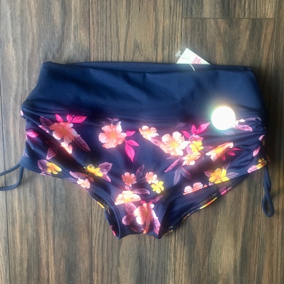 PINK by VS Ultimate Gym to Swim - Picture 7 of 10